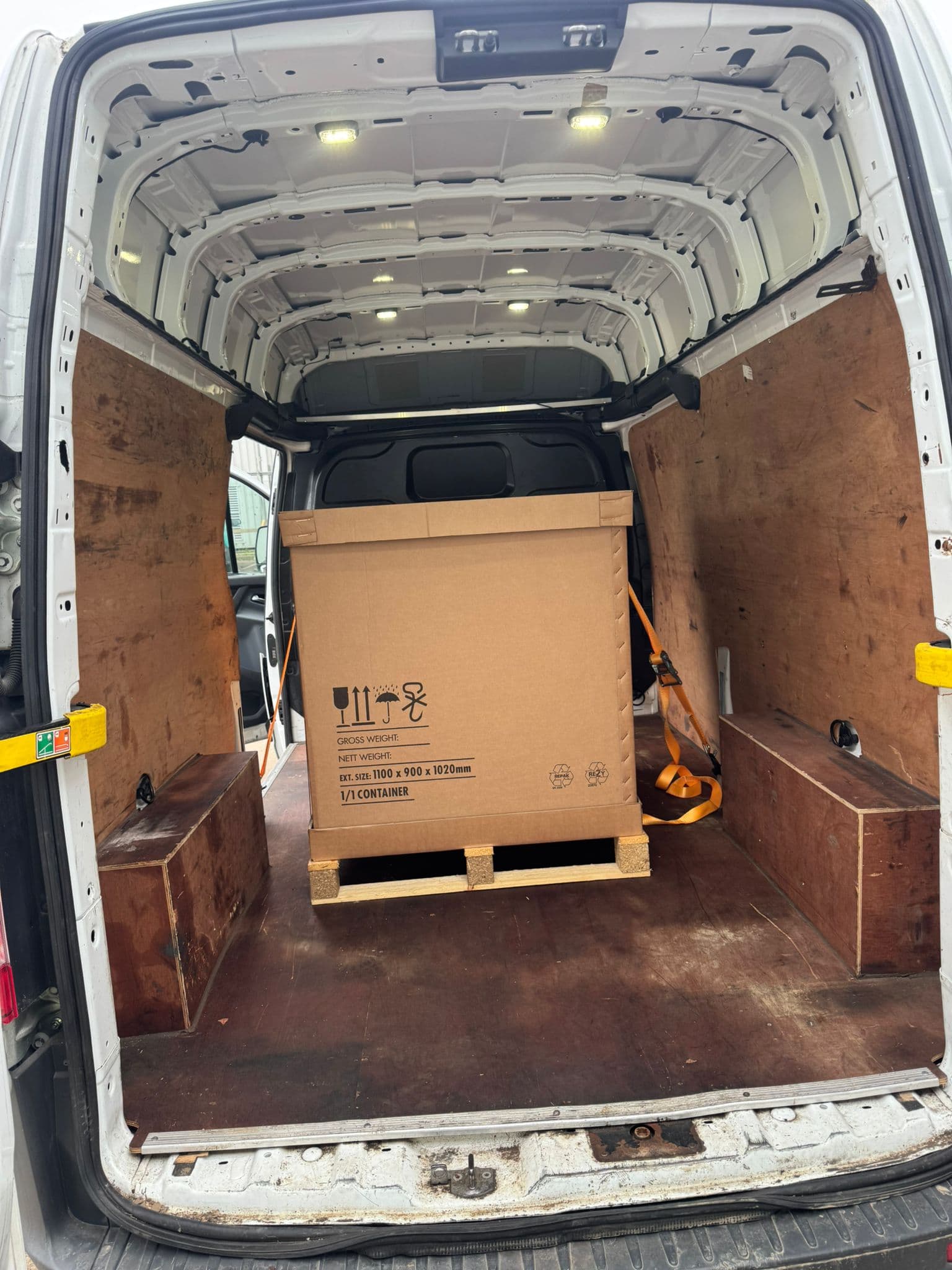 Single large crate pallet secured for a careful delivery
